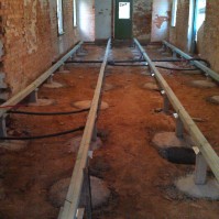 Hydronic heating pipes